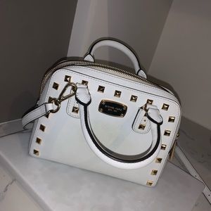 white Michael Kors crossbody purse